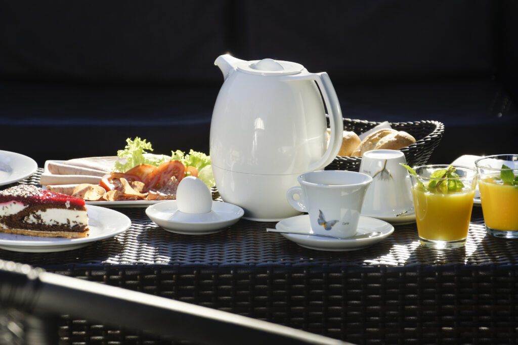 Gedeckter Frühstückstisch im Hotel Athen in Kelsterbach